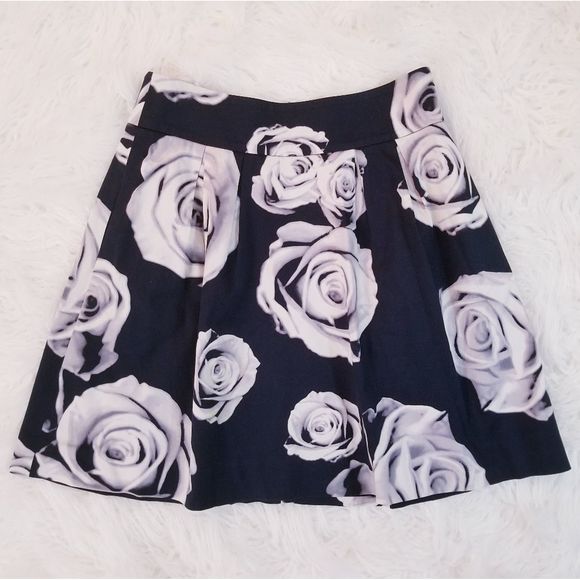 White House Black Market Dresses & Skirts - White House Black Market Rose A-Line Skirt